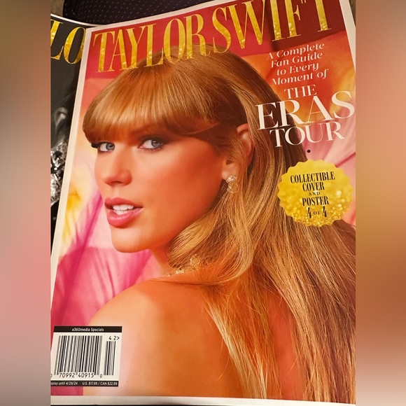 Taylor Swift - Fan Guide To The Eras Tour: 2 Collectible -2 sets available - Picture 7 of 17